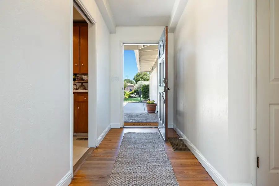746 W Acacia Avenue W, Fresno, CA 93705 - #3