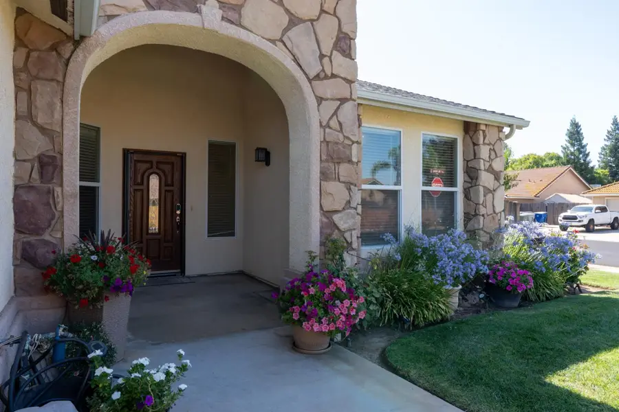 155 N Mckelvy, Clovis, CA 93611 - #3