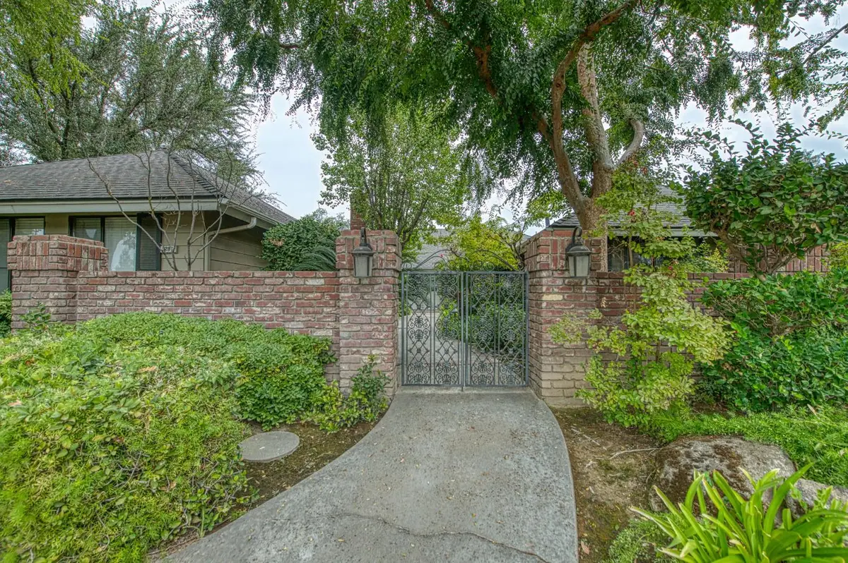 5284 N Pleasant Avenue, Fresno, CA 93711 - #1
