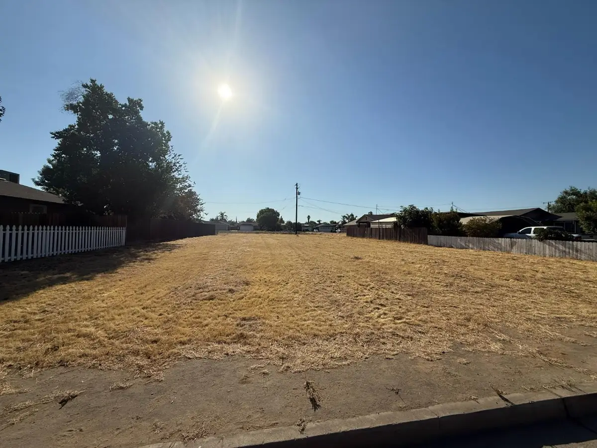 800 Whitney, Dinuba, CA 93618 - #1