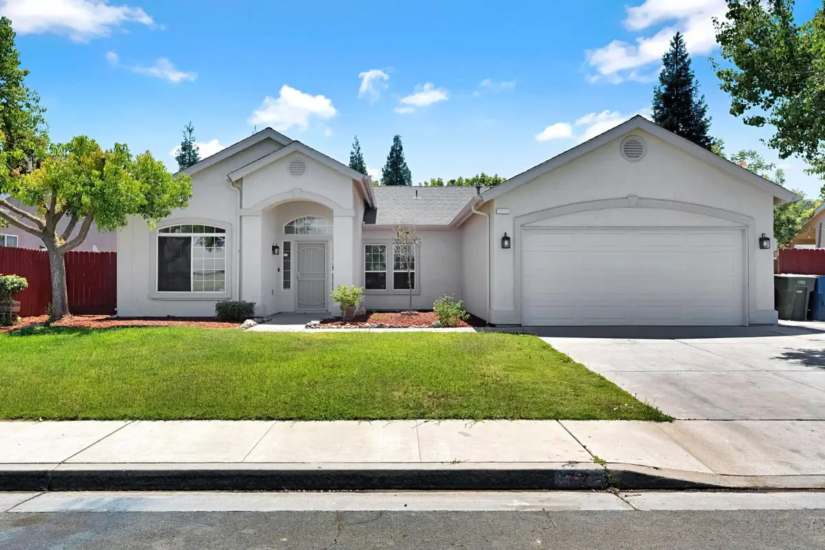1742 Acacia Avenue, Sanger, CA 93657 - #1