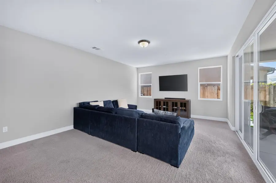 523 S Talus Way S, Madera, CA 93636 - #3