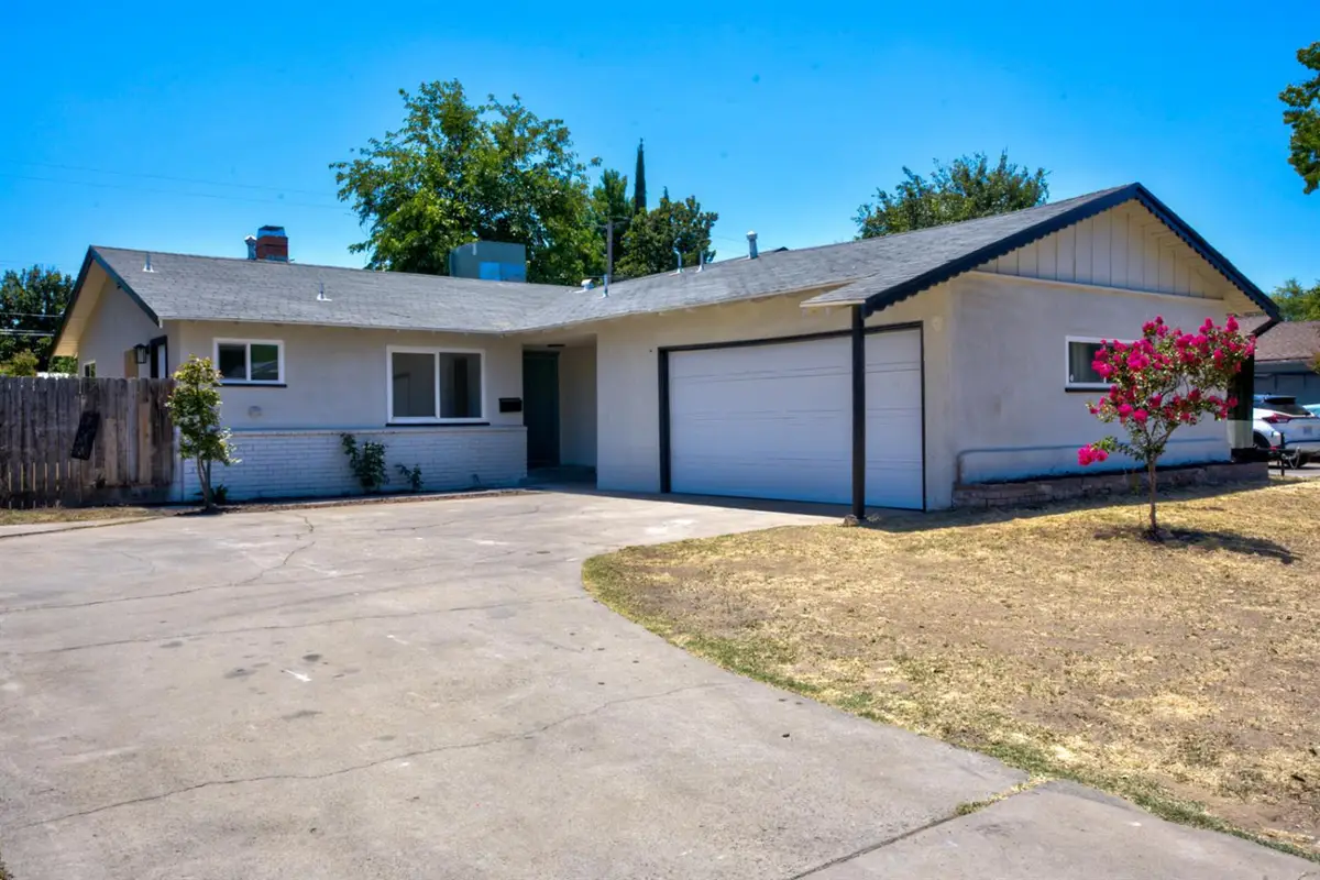2808 E Dakota Avenue, Fresno, CA 93726 - #1