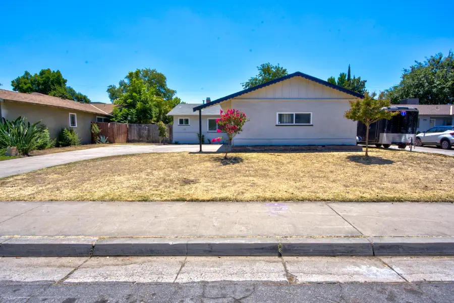 2808 E Dakota Avenue, Fresno, CA 93726 - #3