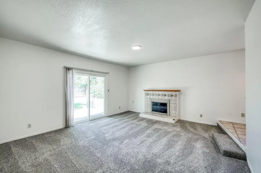 619 W Indianapolis Avenue, Clovis, CA 93612 - #3