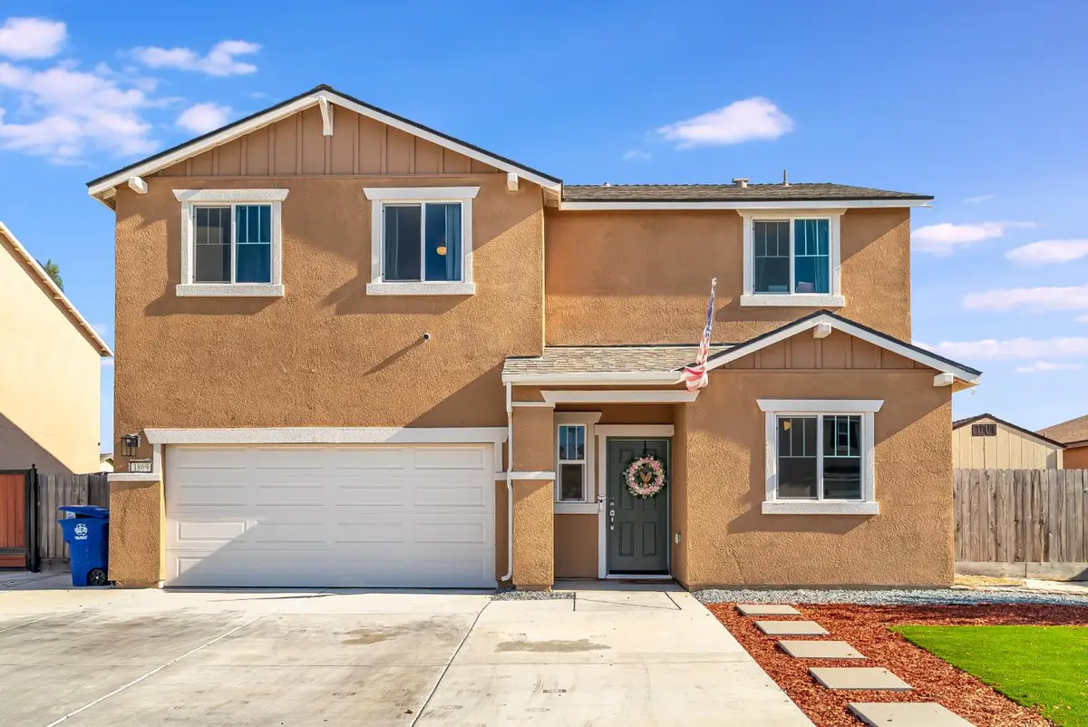 1869 E Gum Avenue, Reedley, CA 93654 - #1