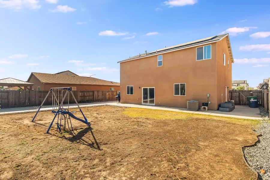 1869 E Gum Avenue, Reedley, CA 93654 - #3