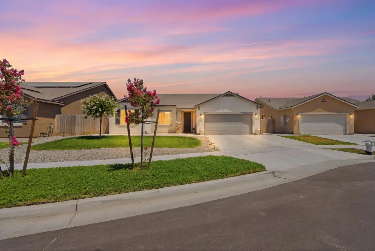 1326 W Sawtooth Place, Hanford, CA 93230 - #1