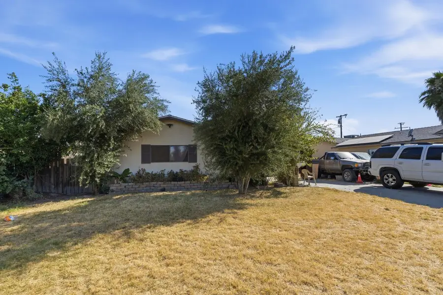 1165 E Malone Street, Hanford, CA 93230 - #2