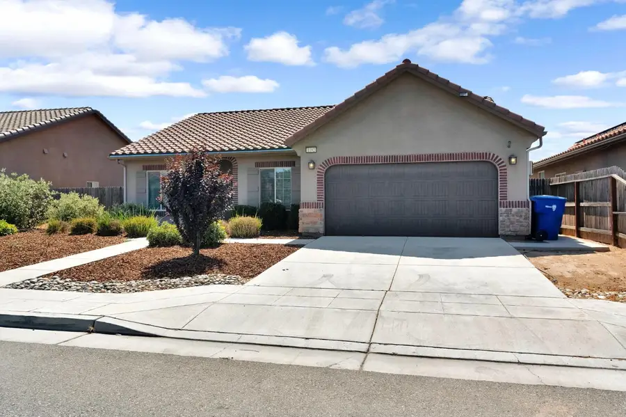 1192 S Orangewood Drive, Fresno, CA 93727 - #3