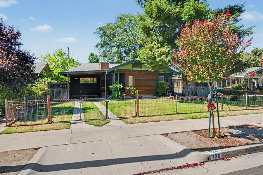 736 E Harvard Avenue, Fresno, CA 93704 - #2