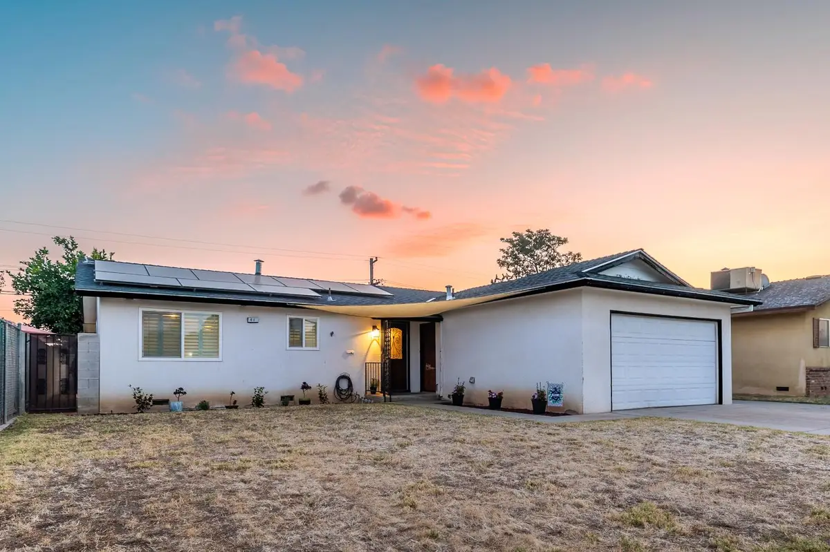 61 W Rall, Clovis, CA 93612 - #1