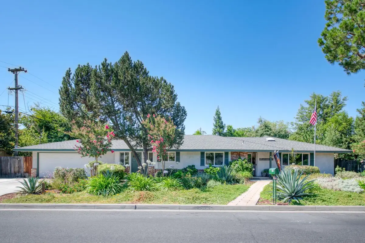 683 W Browning Avenue, Fresno, CA 93704 - #1