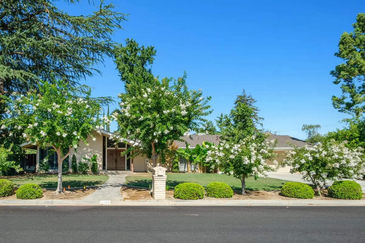 5367 N Briarwood Avenue, Fresno, CA 93711 - #1