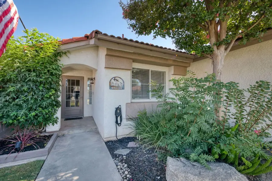 5706 W Sample Avenue W, Fresno, CA 93722 - #3