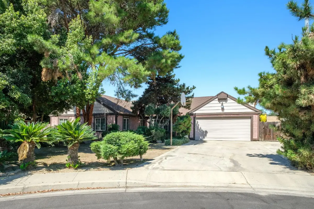 647 W Sycamore Court, Reedley, CA 93654 - #1