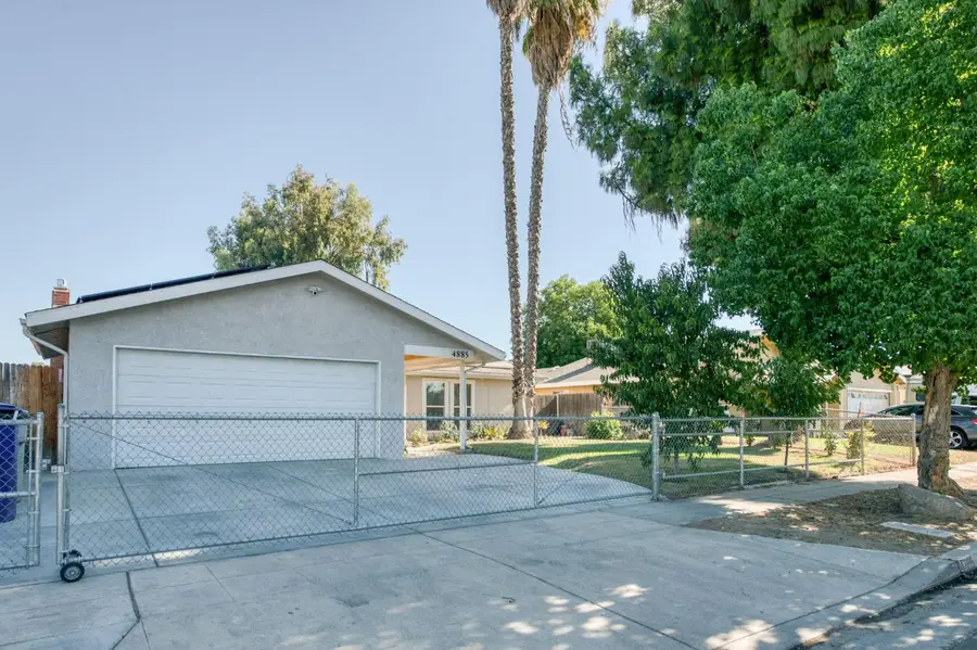 4885 E Atchison Avenue, Fresno, CA 93725 - #3