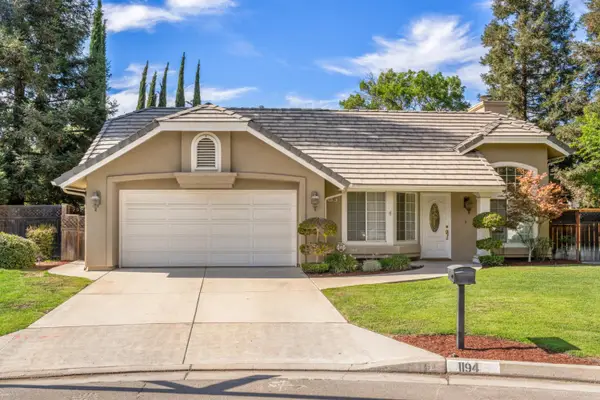 1194 E Le Parc Drive, Fresno, CA 93720