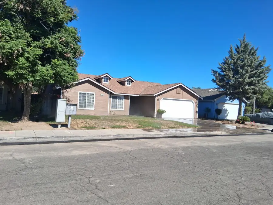 2238 N Milburn Avenue, Fresno, CA 93722 - #3