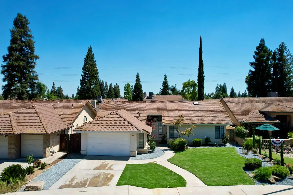 2042 Sample Avenue, Clovis, CA 93611 - #1