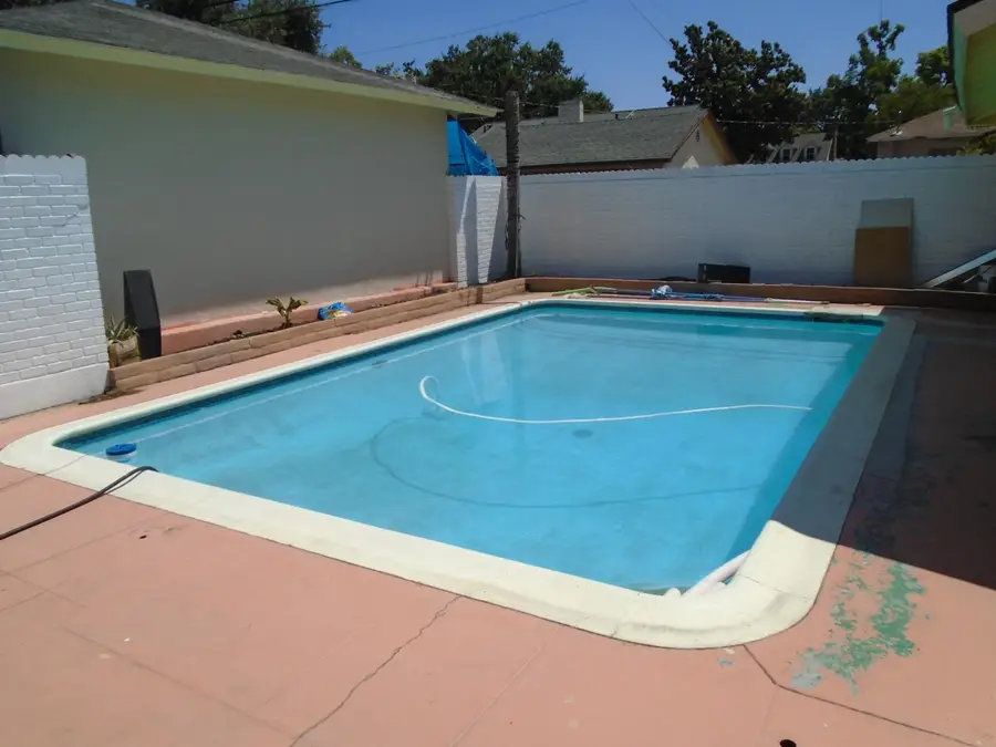412 W Floradora Avenue, Fresno, CA 93728 - #2