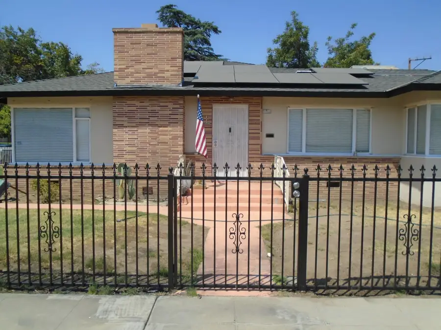 412 W Floradora Avenue, Fresno, CA 93728 - #3
