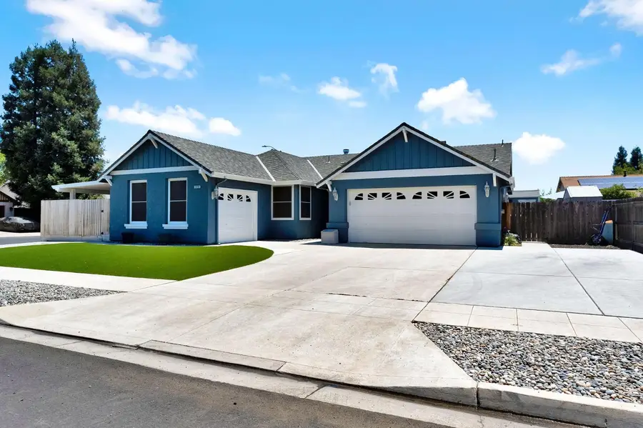 2956 Griffith Avenue, Clovis, CA 93611 - #2