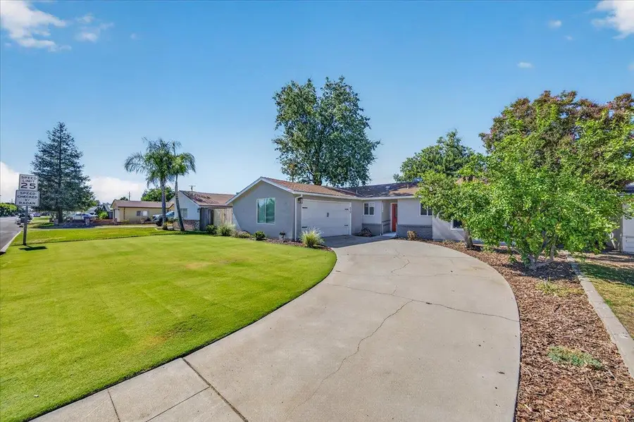 519 San Jose Avenue, Clovis, CA 93612 - #3