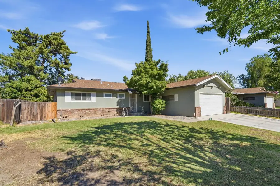 4462 N Barton Avenue, Fresno, CA 93726 - #3