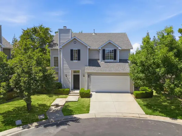 1077 E Monticello Circle, Fresno, CA 93720