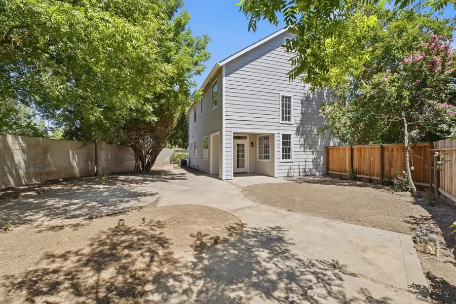 1077 E Monticello Circle, Fresno, CA 93720 - #3