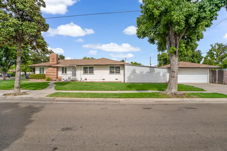 2308 E Brown Avenue, Fresno, CA 93703 - #2