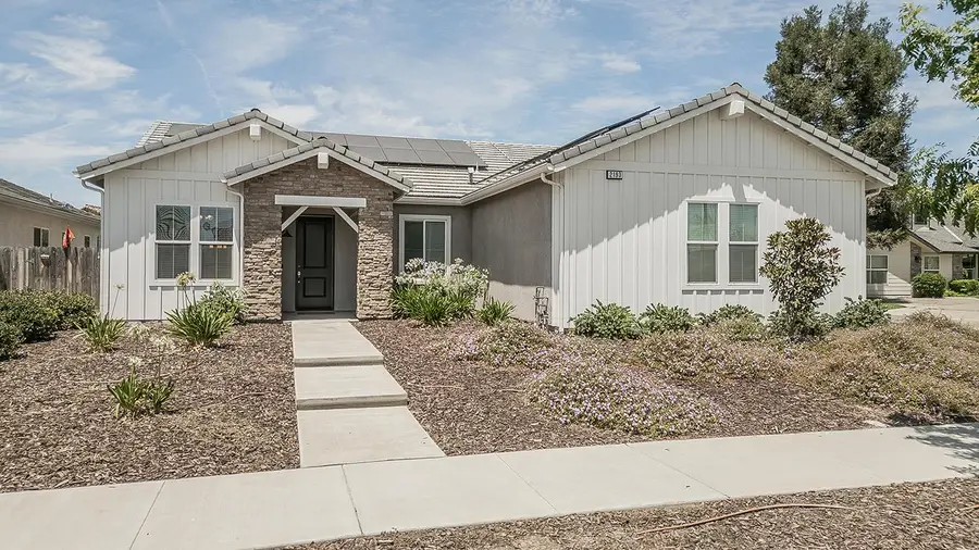 2193 E Kamm Avenue, Kingsburg, CA 93631 - #3