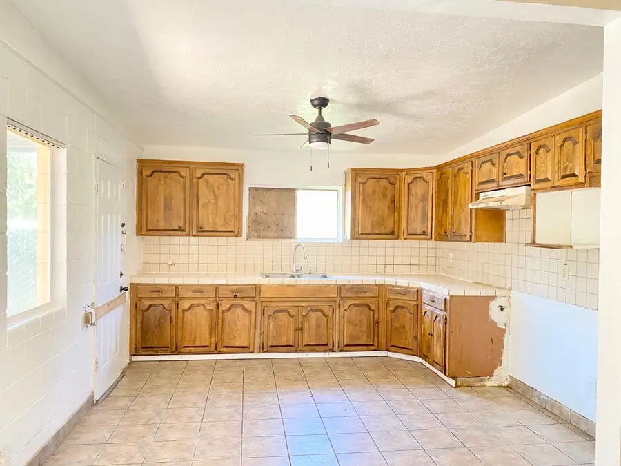1264 N Pecan Avenue, Reedley, CA 93654 - #3