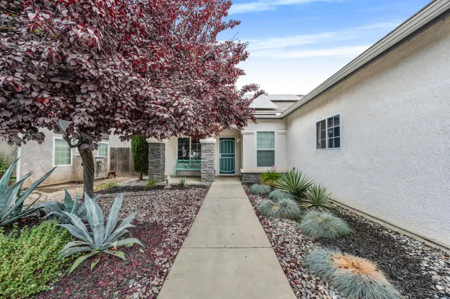 2596 E Plymouth Way, Fresno, CA 93720 - #2