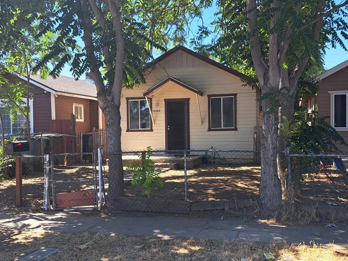 2222 E White Avenue, Fresno, CA 93701 - #1