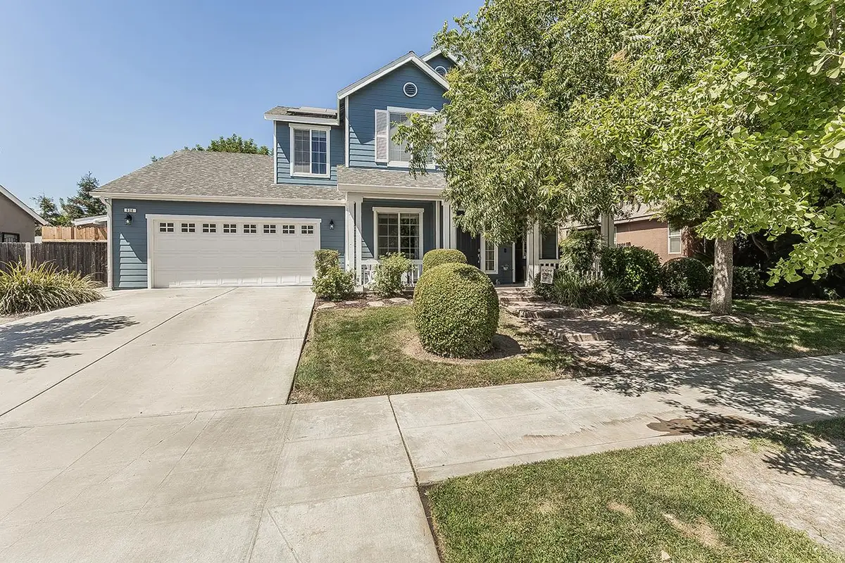 626 E Sierra Avenue, Reedley, CA 93654 - #1