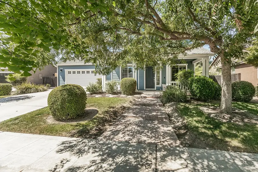 626 E Sierra Avenue, Reedley, CA 93654 - #2