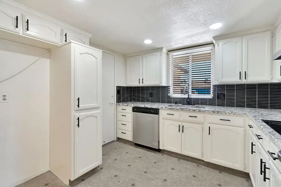 4107 W Amherst Avenue, Fresno, CA 93722 - #2