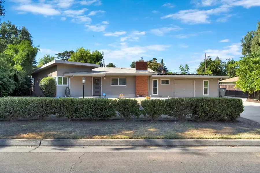 918 E Hampton Way, Fresno, CA 93704 - #2