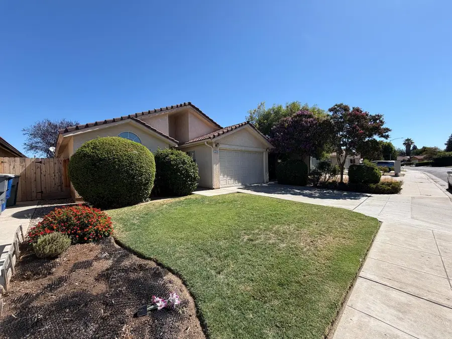 5246 W Magill Avenue, Fresno, CA 93722 - #2