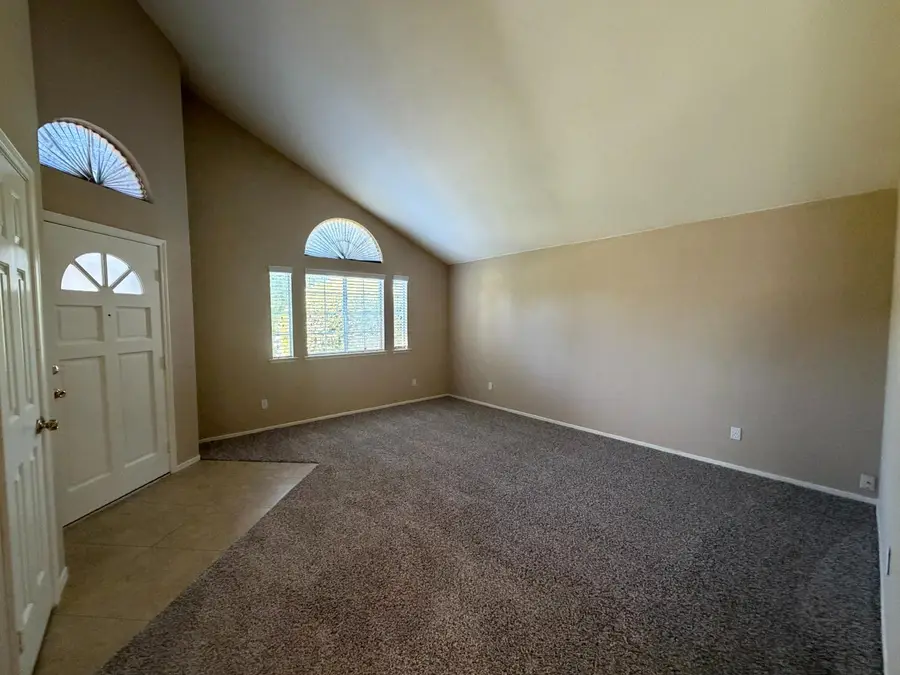 5246 W Magill Avenue, Fresno, CA 93722 - #3