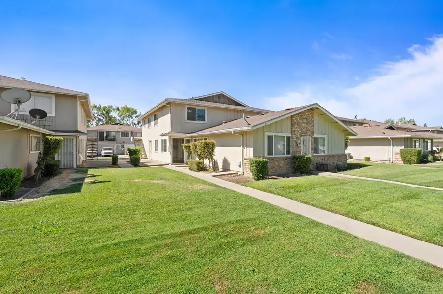 4969 N Holt Avenue #101, Fresno, CA 93705 - #2
