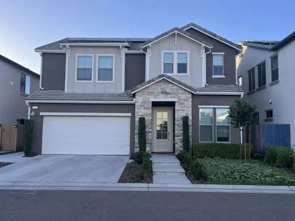 11509 N Via Campagna Drive, Fresno, CA 93730
