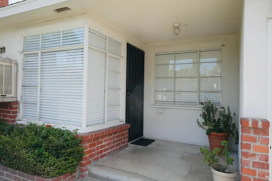 3211 E Ashlan Avenue, Fresno, CA 93726 - #3