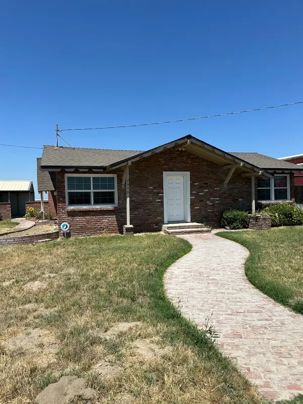 8529 S Chestnut Avenue, Fresno, CA 93725