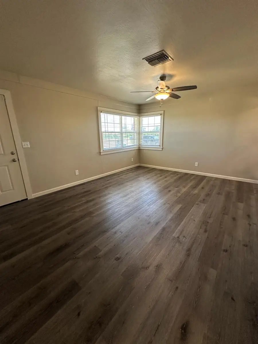 8529 S Chestnut Avenue, Fresno, CA 93725 - #2