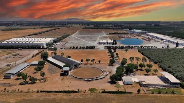 924 W Ropes Avenue, Woodlake, CA 93286