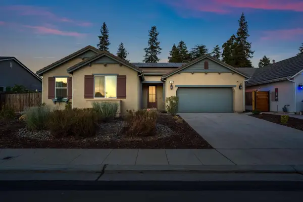 1807 Las Rosas Avenue, Clovis, CA 93619