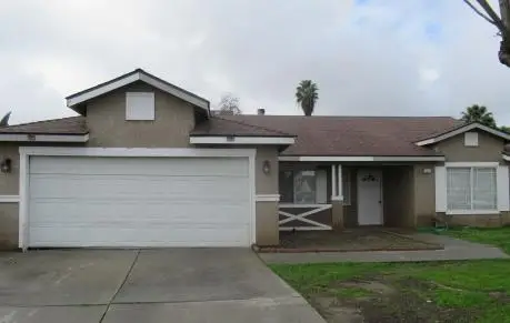 1016 Summerfield Drive, Hanford, CA 93230